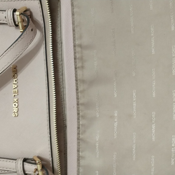Gently used Michael kors blush or very light pink colored purse - Picture 12 of 15